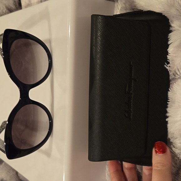 Salvatore Ferragamo Black Cat-Eye Sunglasses Brand New In Case - Picture 9 of 12